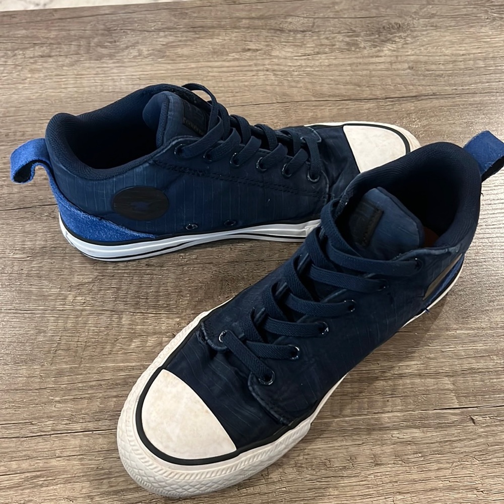 Boys SZ 5 Converse